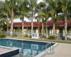 Acacia Holiday Apartments and Cabins